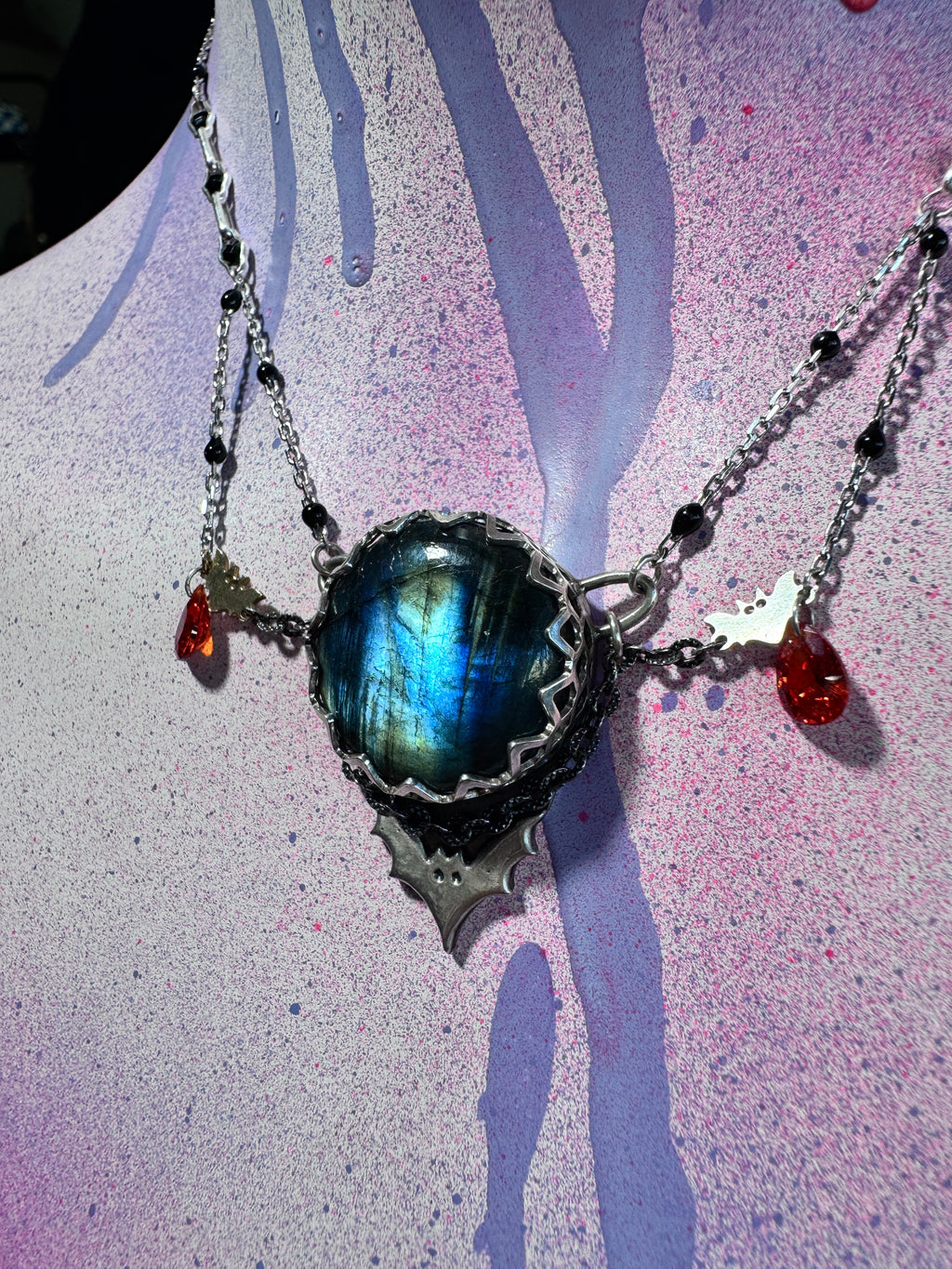 THE VAMPIRE NECKLACE