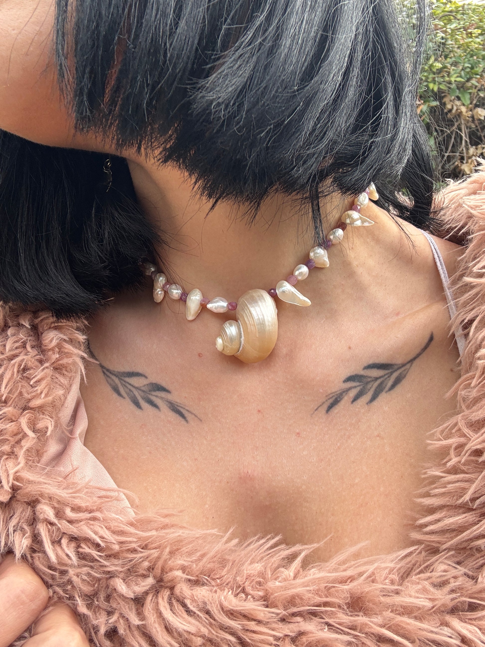OCEAN EMPRESS NECKLACE PEARLS SHELL